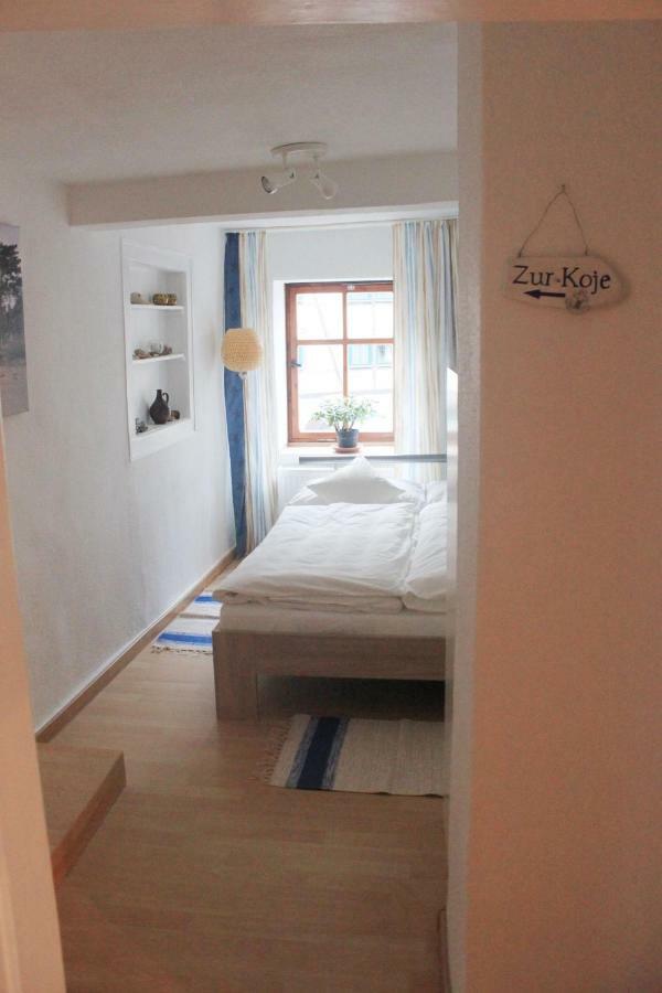 Haus Zum Kleinen Helm Apartment Erfurt Exterior photo